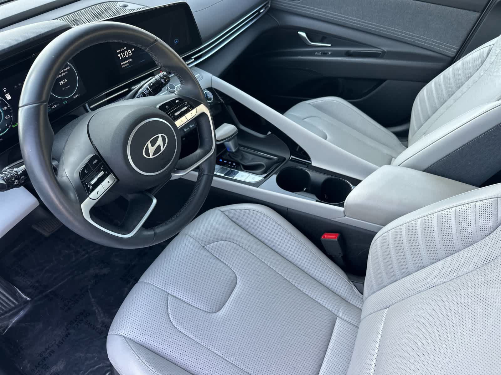Certified 2025 Hyundai Elantra Limited FWD image 12