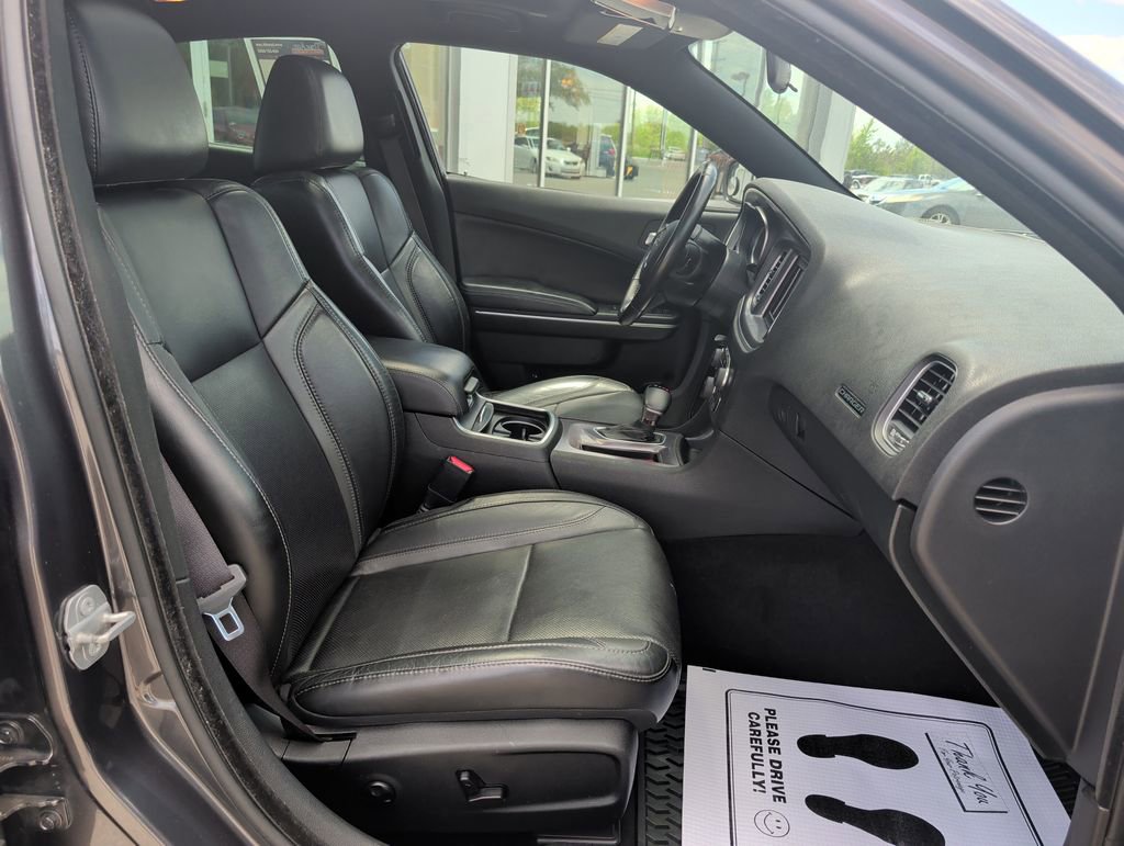 Used 2019 Dodge Charger SXT w/ Leather Interior Group RWD image 22