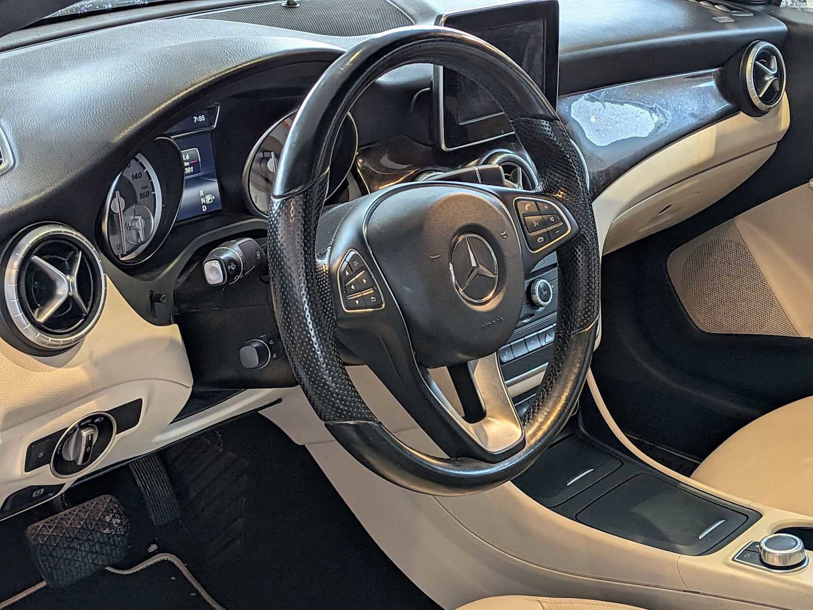 Used 2015 Mercedes-Benz CLA 250 image 2