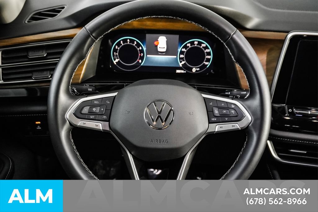 Used 2025 Volkswagen Atlas SE image 28