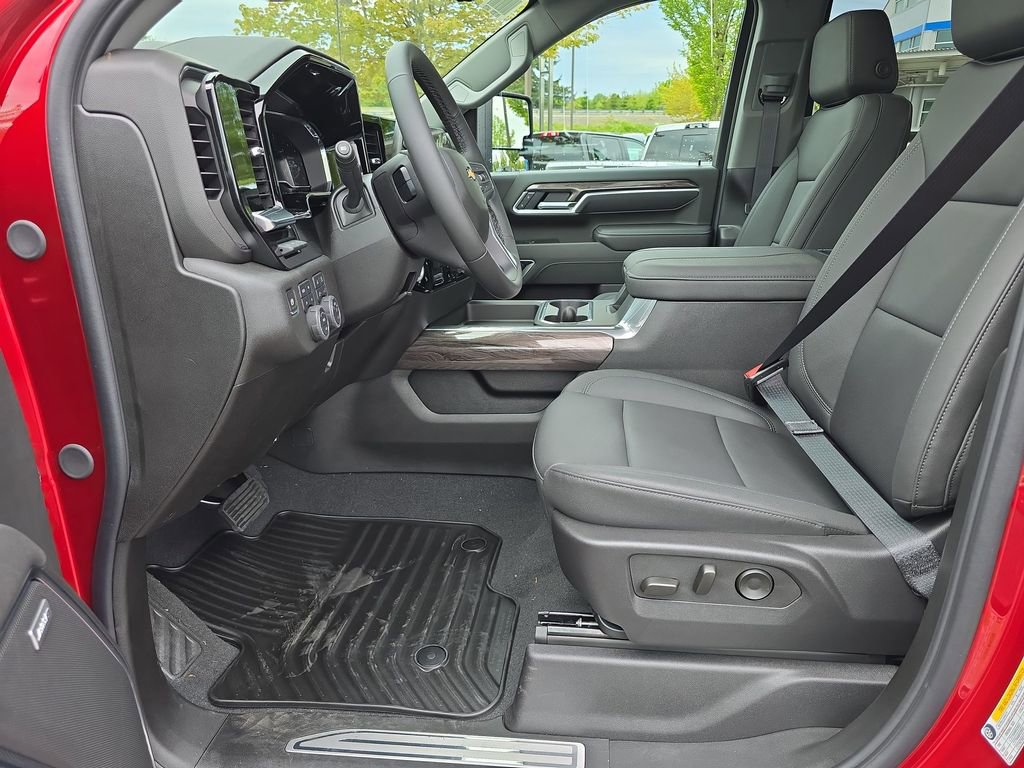 New 2025 Chevrolet Silverado 3500 LTZ w/ LTZ Convenience Package AWD/4WD image 25