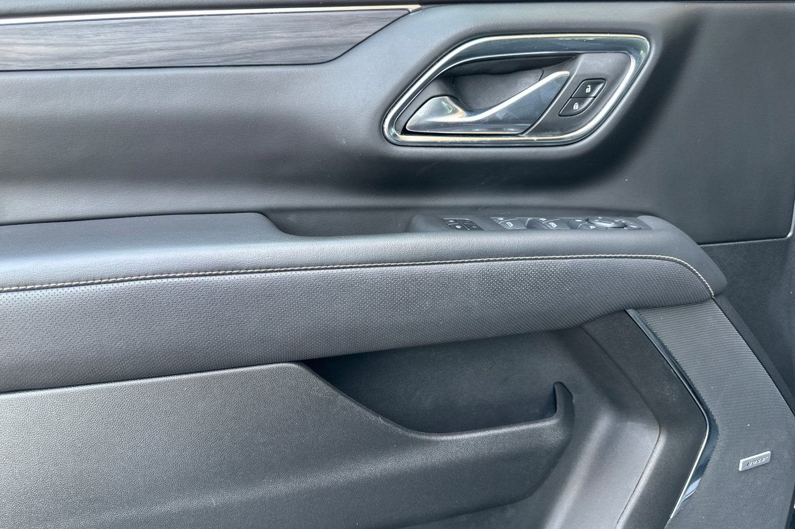 Used 2023 GMC Yukon SLT w/ SLT Luxury Package image 12