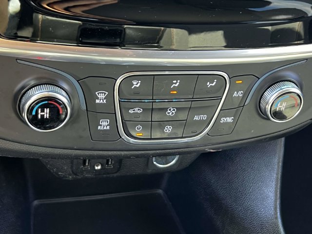 Used 2020 Chevrolet Traverse LT FWD image 31