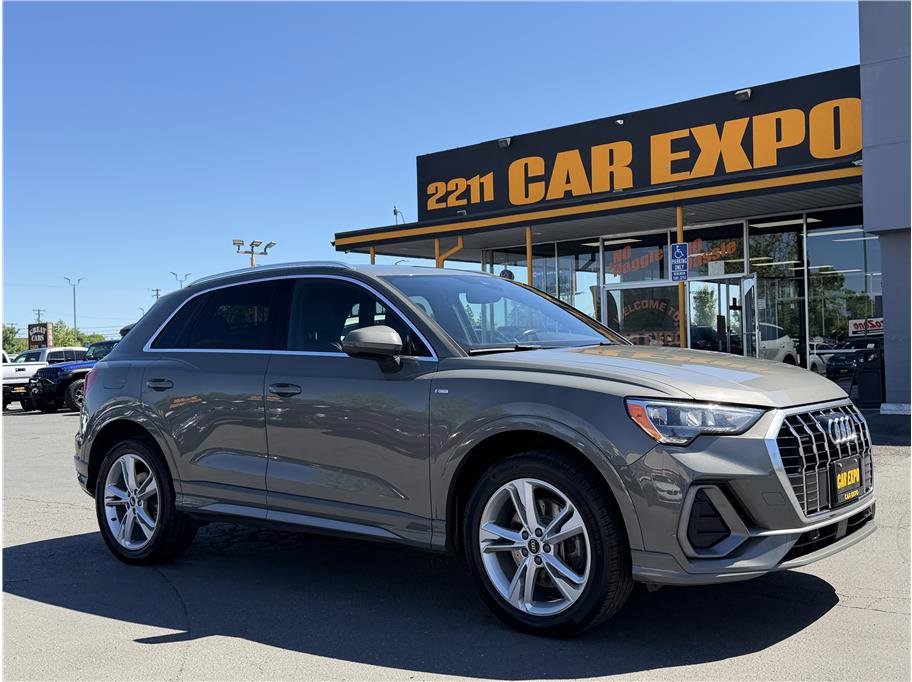 Used 2021 Audi Q3 2.0T Premium w/ Convenience Package AWD/4WD image 3