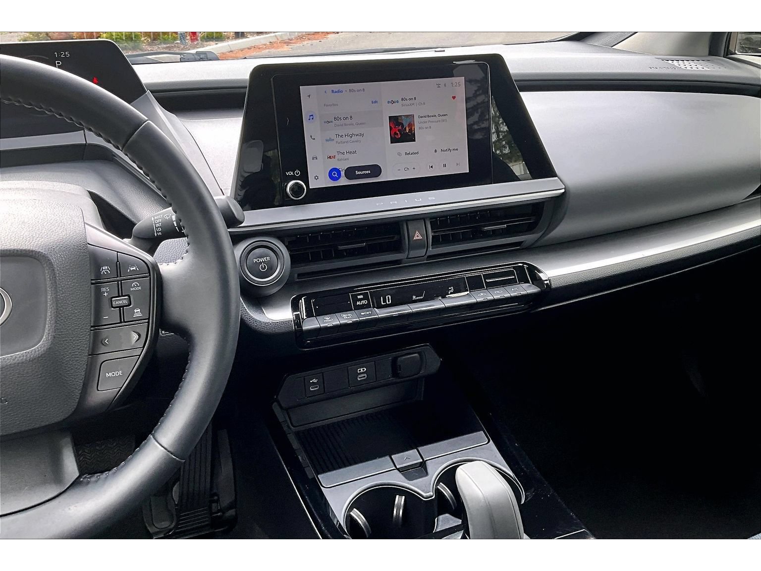 Used 2025 Toyota Prius LE FWD image 6