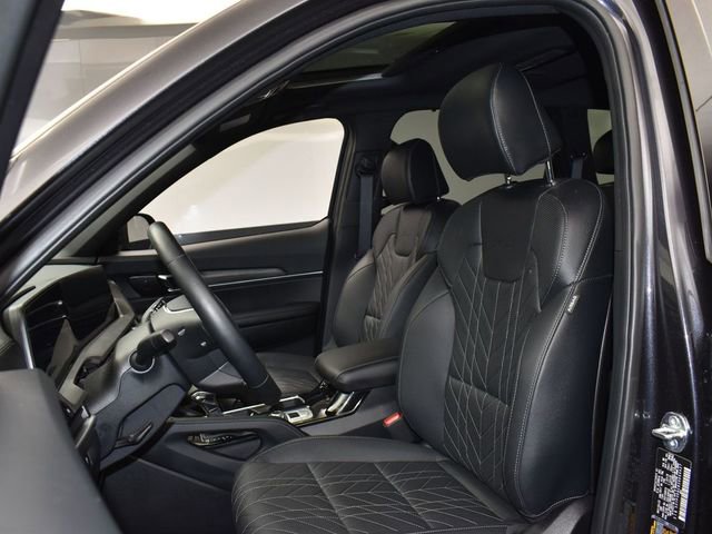 Used 2025 Kia Telluride AWD image 9