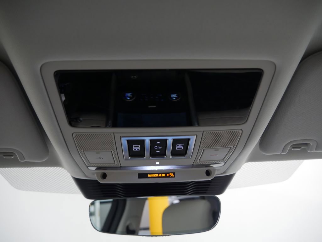 Used 2025 Land Rover Discovery Dynamic SE image 40