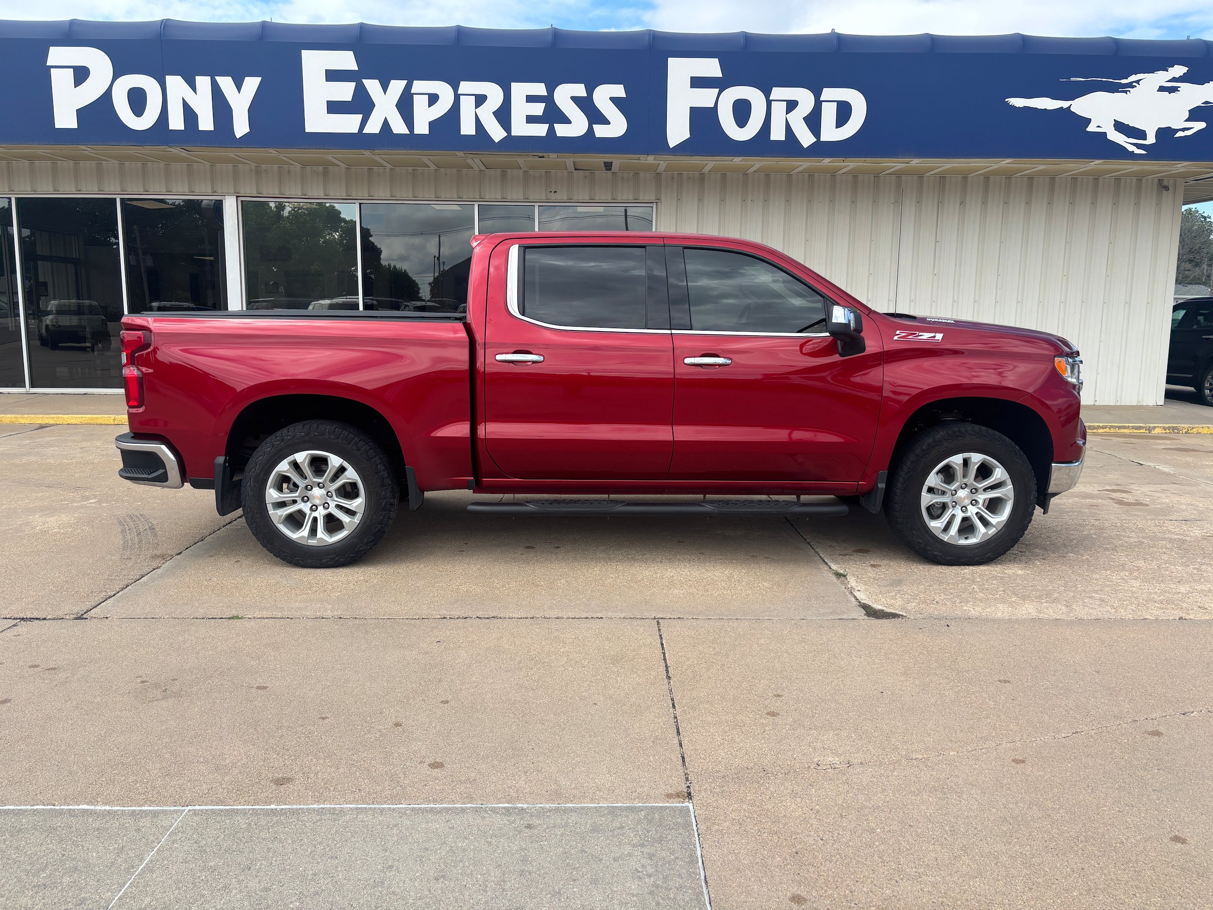 Used 2024 Chevrolet Silverado 1500 LTZ w/ LTZ Premium Package AWD/4WD image 2