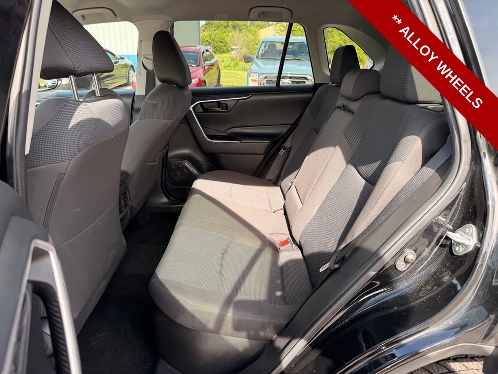 Used 2022 Toyota RAV4 LE AWD/4WD image 14
