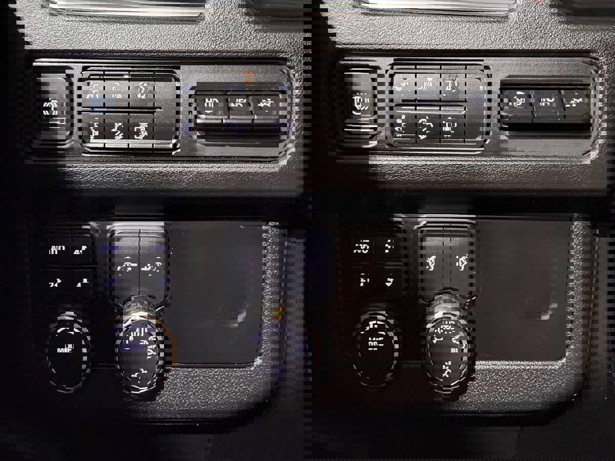 Used 2023 Chevrolet Suburban High Country image 43