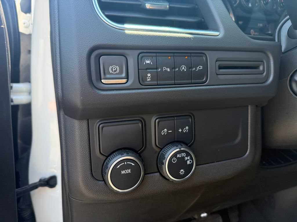 Used 2021 Chevrolet Tahoe RST w/ Luxury Package RWD image 18