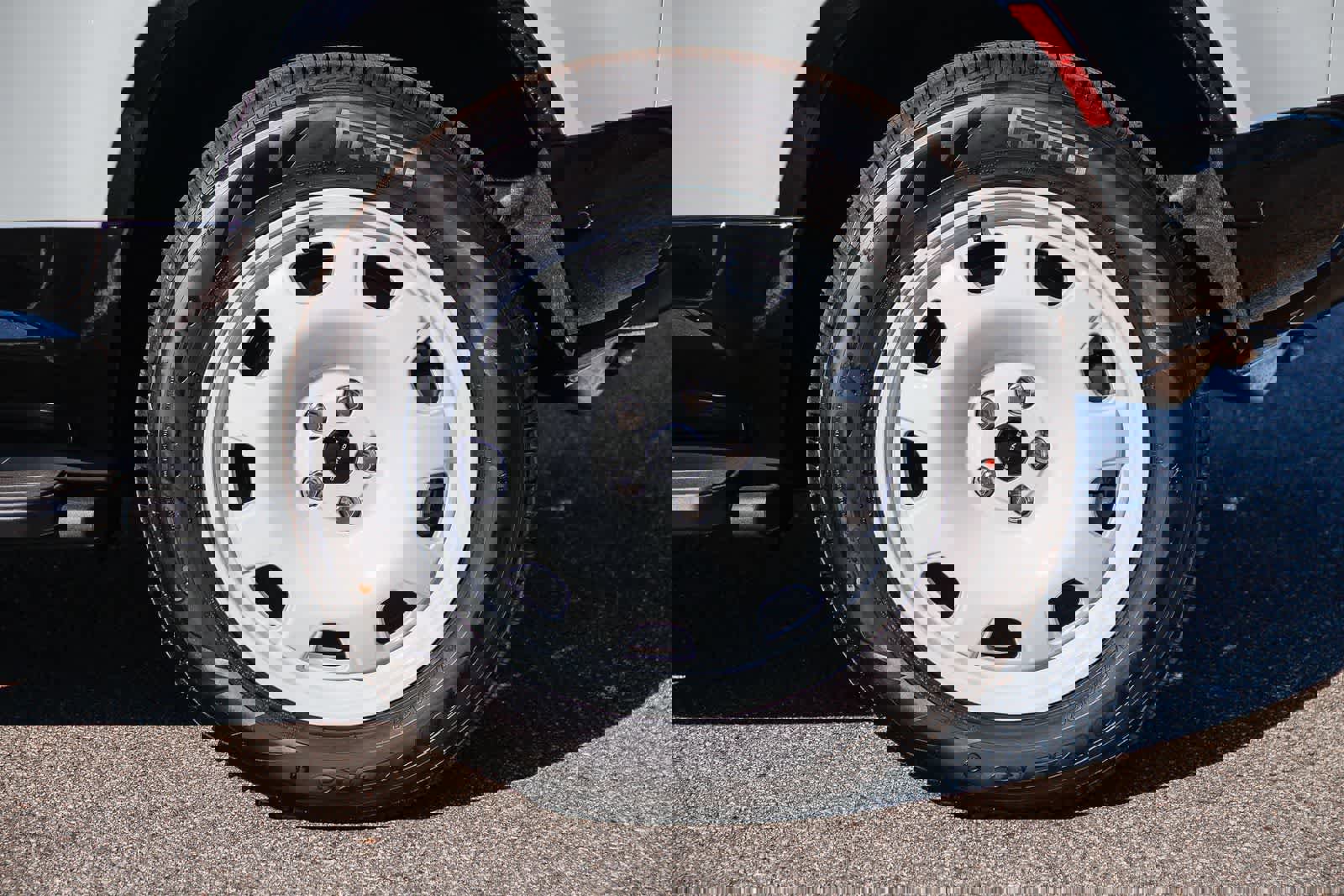 New 2026 Land Rover Defender 110 X-Dynamic SE image 8