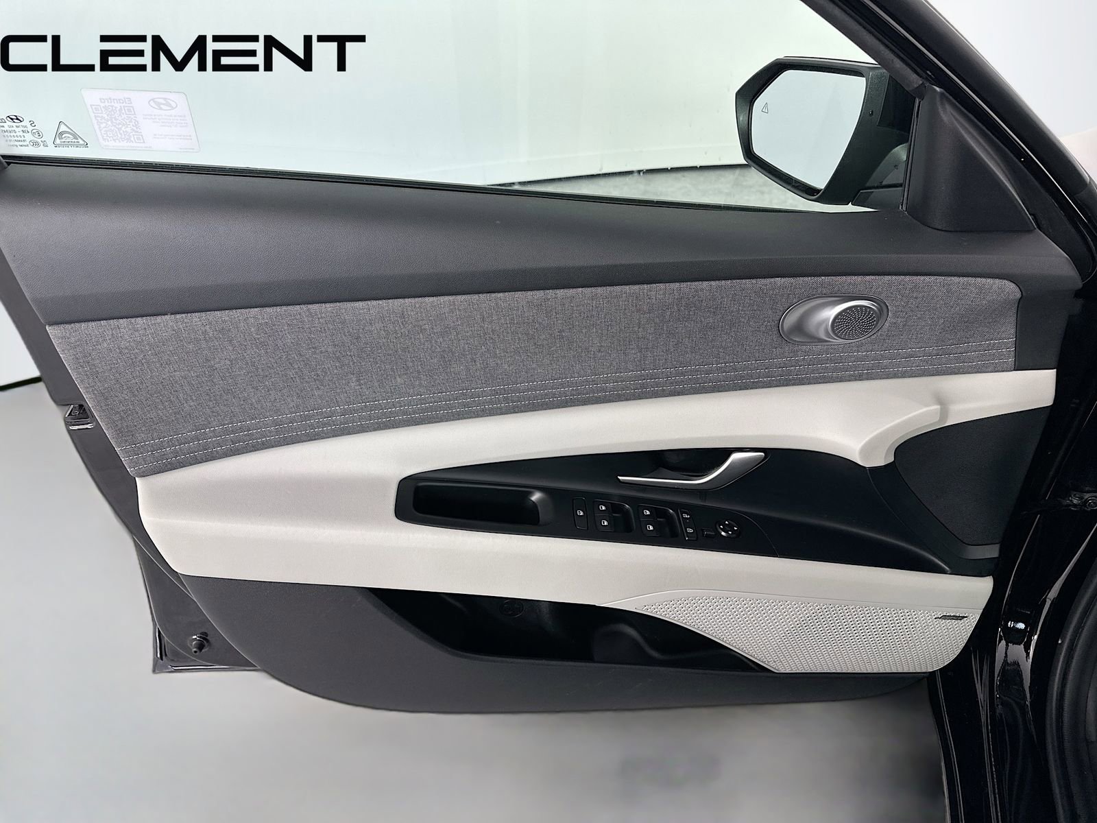 Used 2024 Hyundai Elantra Limited image 29