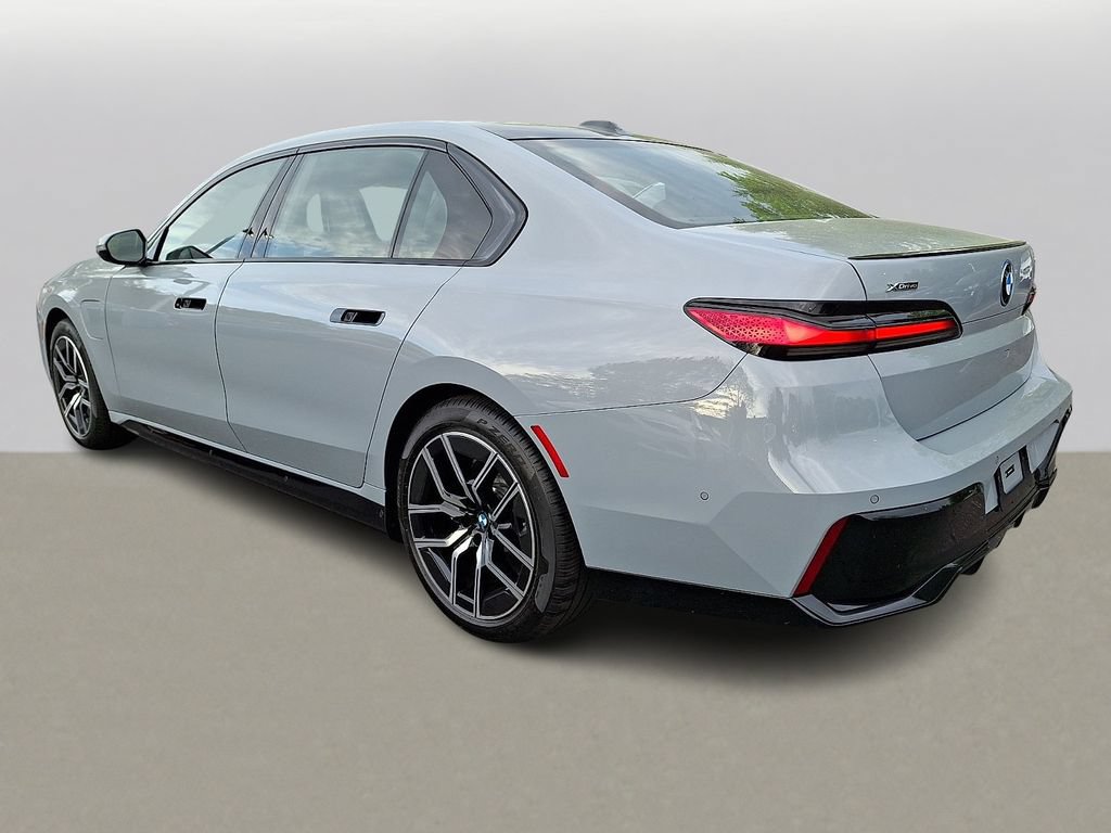 Used 2026 BMW 750e xDrive AWD/4WD image 5