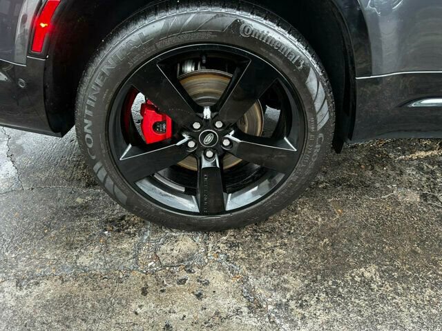 Used 2023 Land Rover Defender 130 X-Dynamic SE image 31