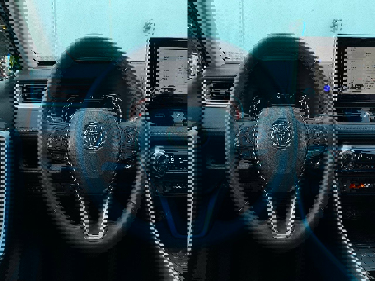 Used 2025 Toyota RAV4 XLE image 33