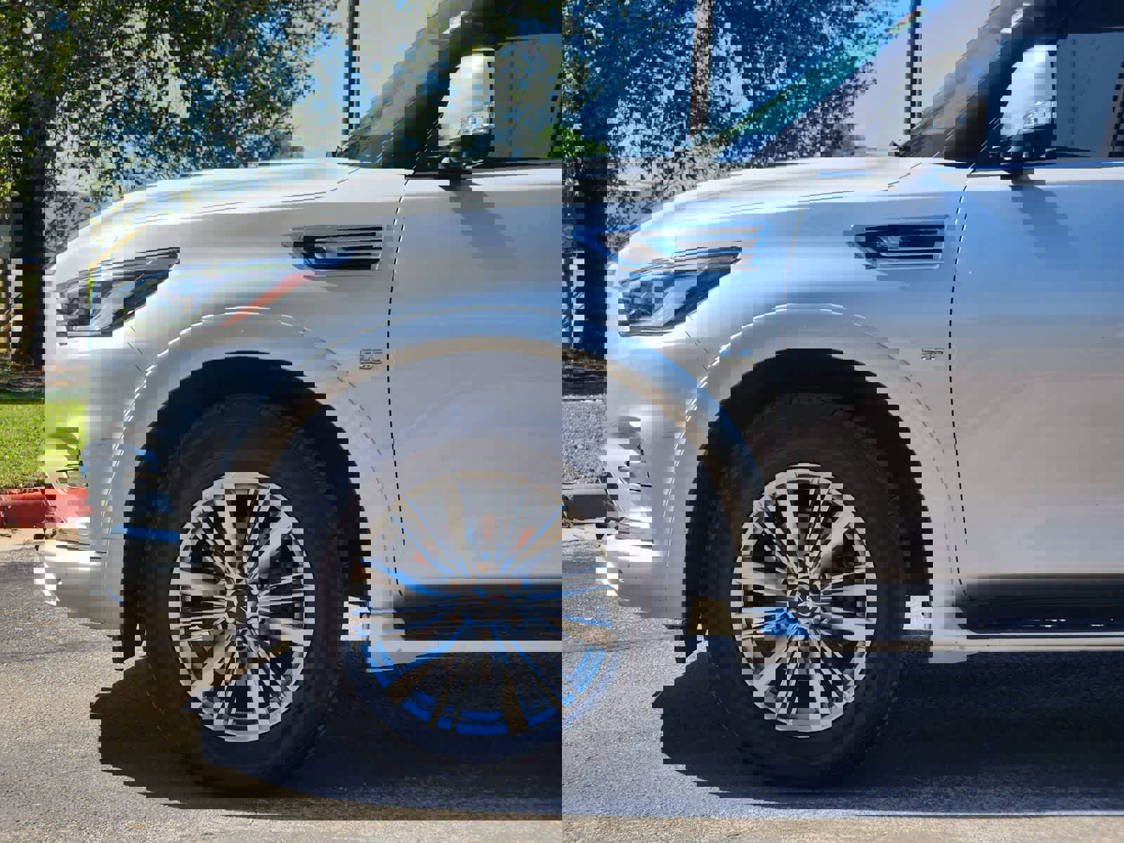 Used 2019 INFINITI QX80 Luxe image 8