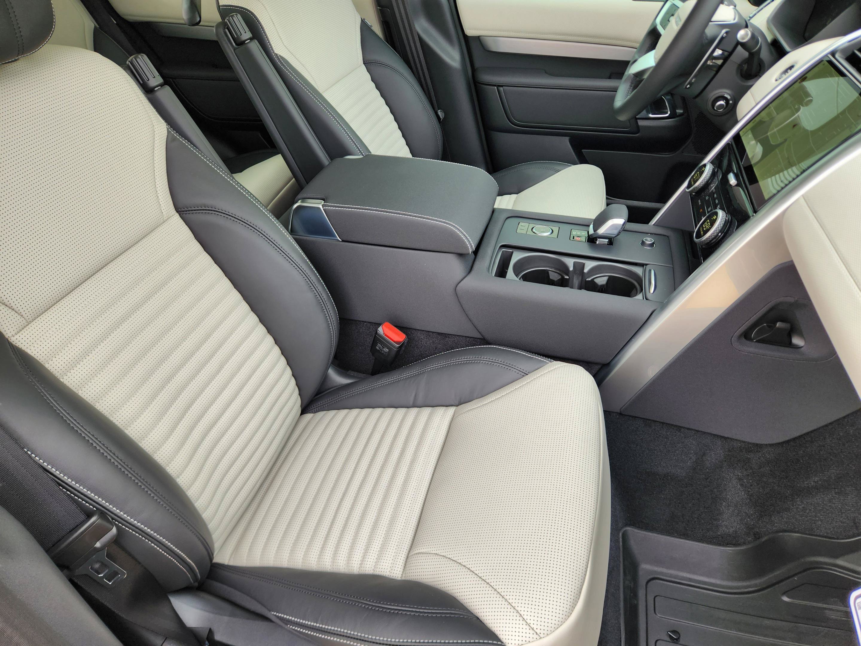 New 2026 Land Rover Discovery Limited Edition AWD/4WD image 9
