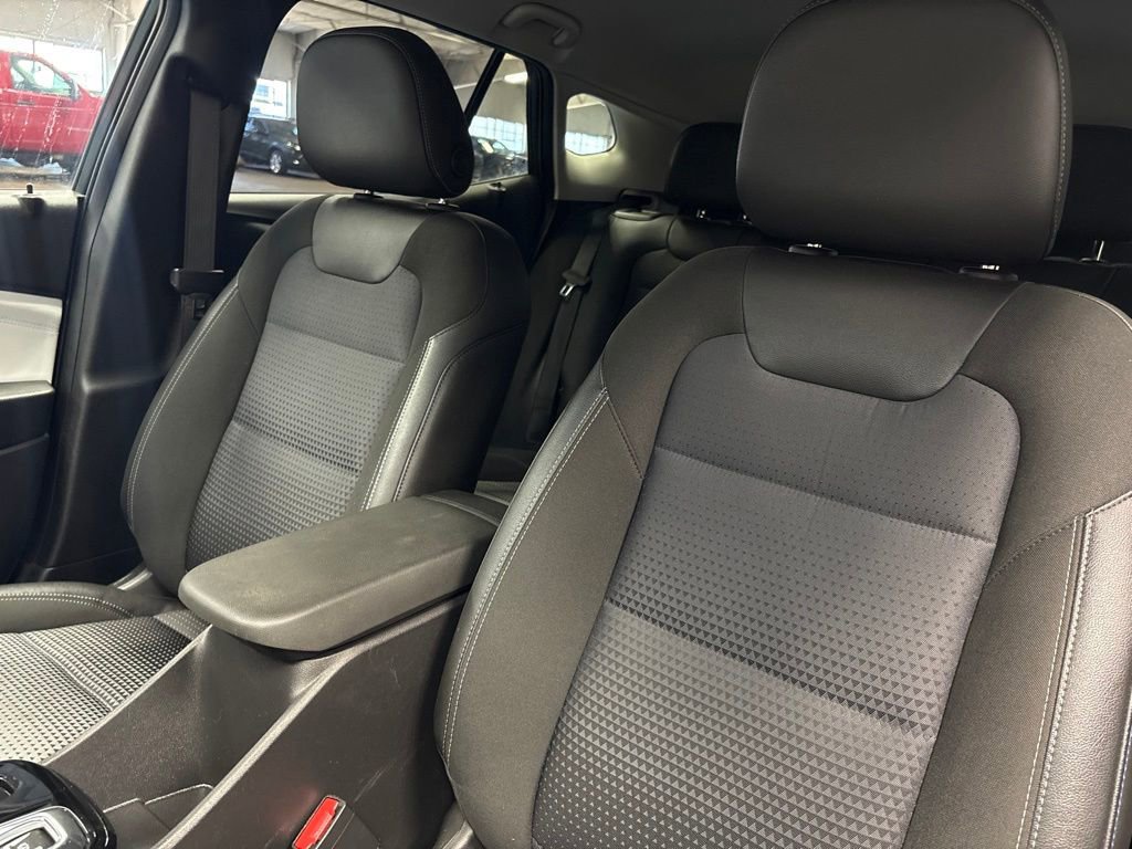 Certified 2025 Chevrolet Trax LT FWD image 20