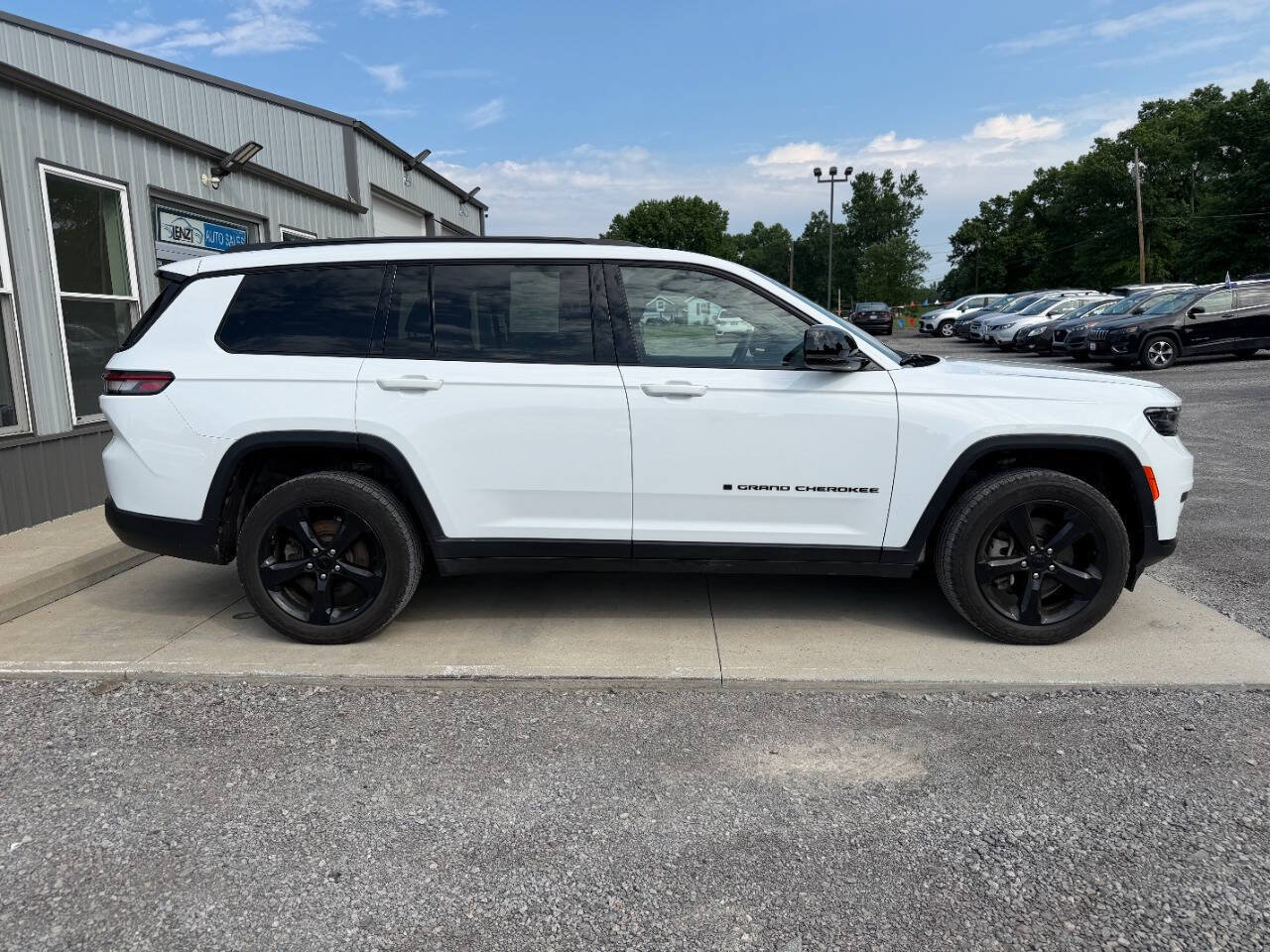 Used 2022 Jeep Grand Cherokee L Laredo AWD/4WD image 9