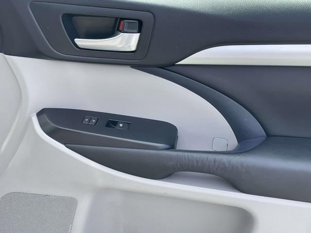 Used 2015 Toyota Highlander XLE image 12