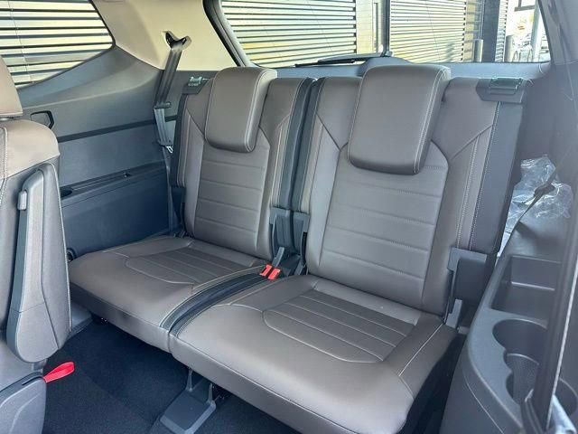 New 2025 Volkswagen Atlas SEL image 12