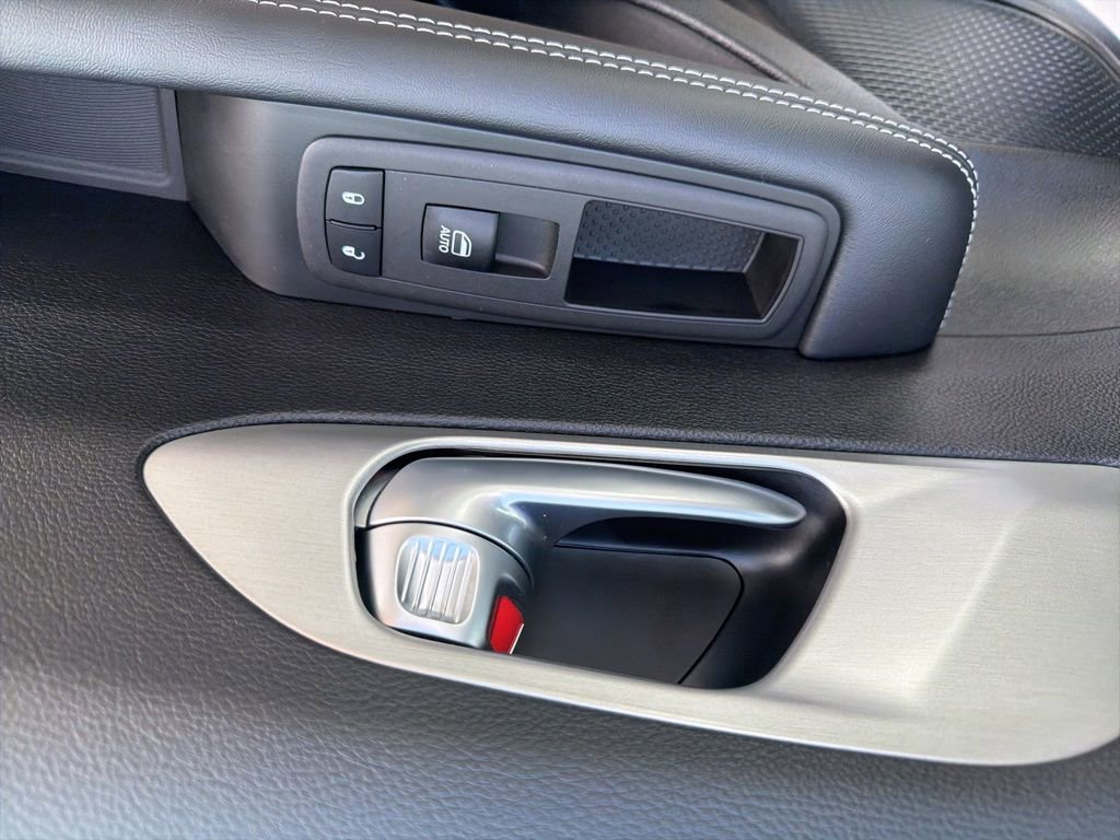Used 2023 Chrysler Pacifica Limited w/ S Appearance Package image 22