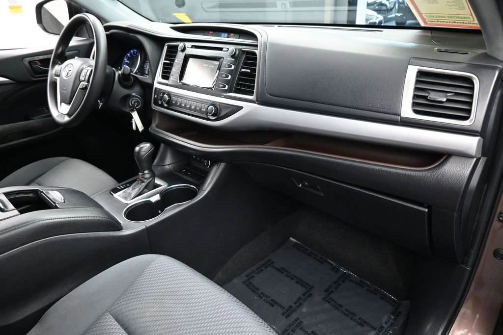 Used 2019 Toyota Highlander LE FWD image 42