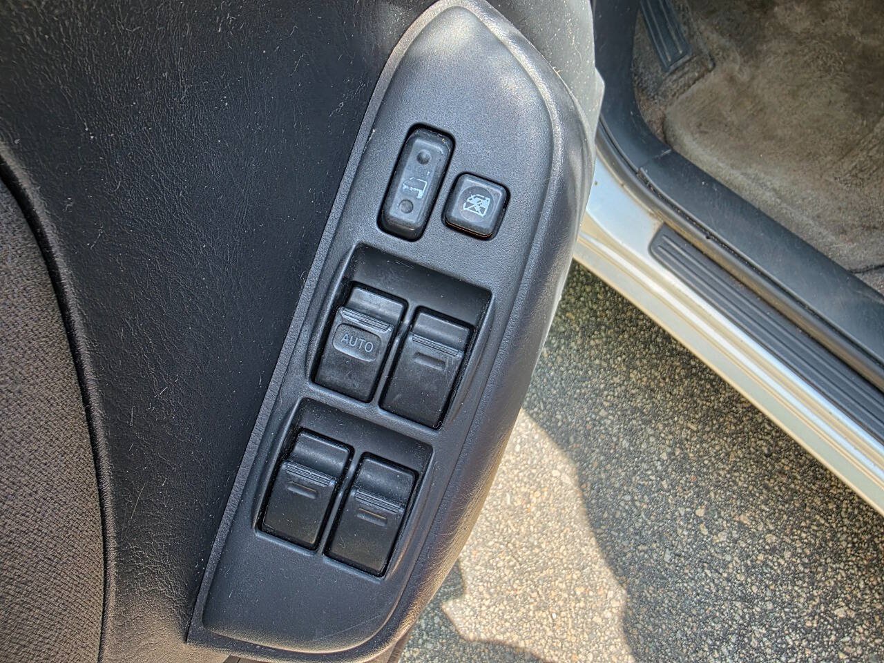 Used 2005 Toyota RAV4 4WD image 10