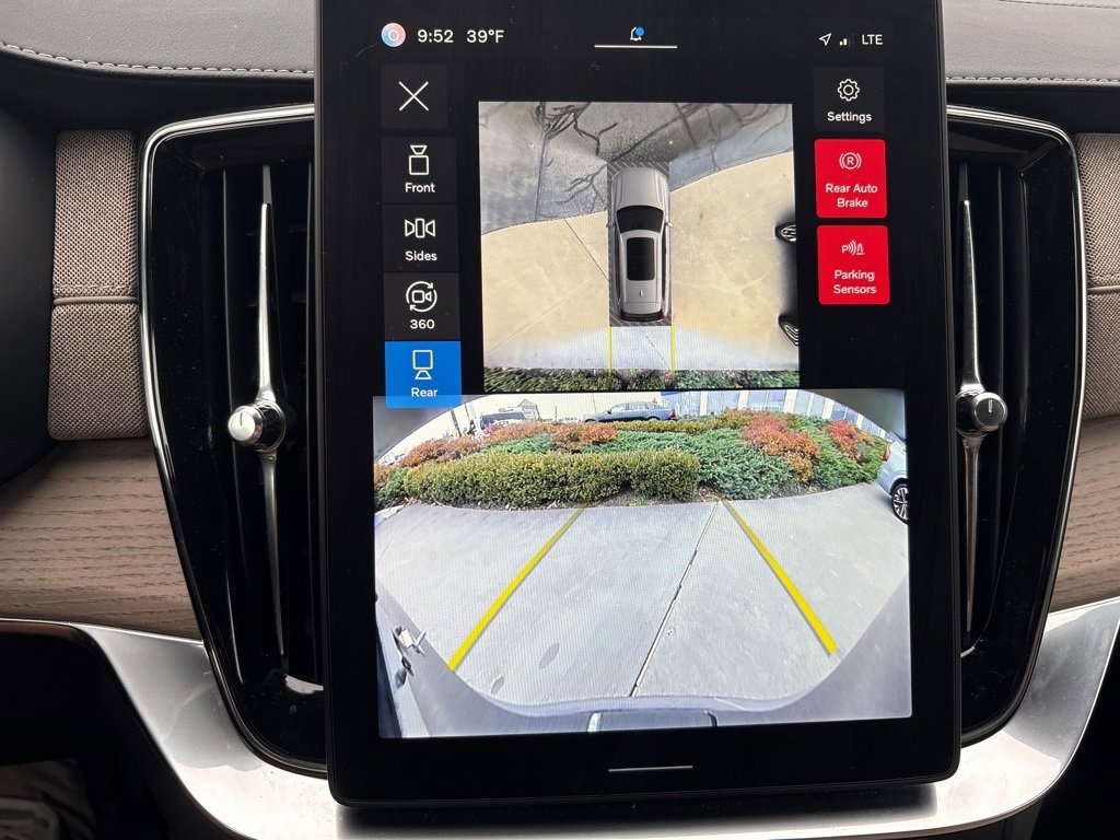 Certified 2025 Volvo XC90 B6 Plus image 30