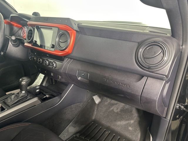 Used 2017 Toyota Tacoma TRD Sport w/ Tow Package AWD/4WD image 22