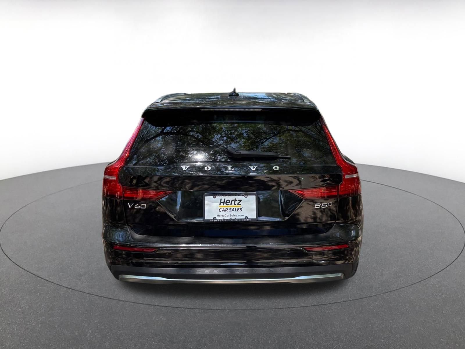 Used 2025 Volvo V60 B5 Cross Country Plus AWD/4WD image 6