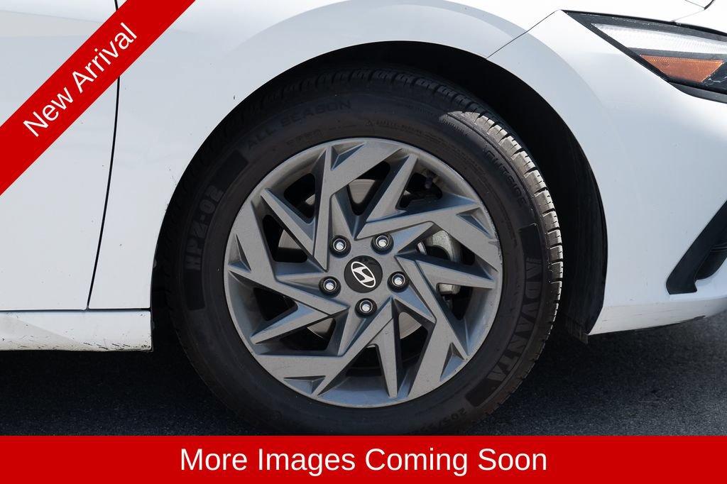 Used 2024 Hyundai Elantra SEL FWD image 9