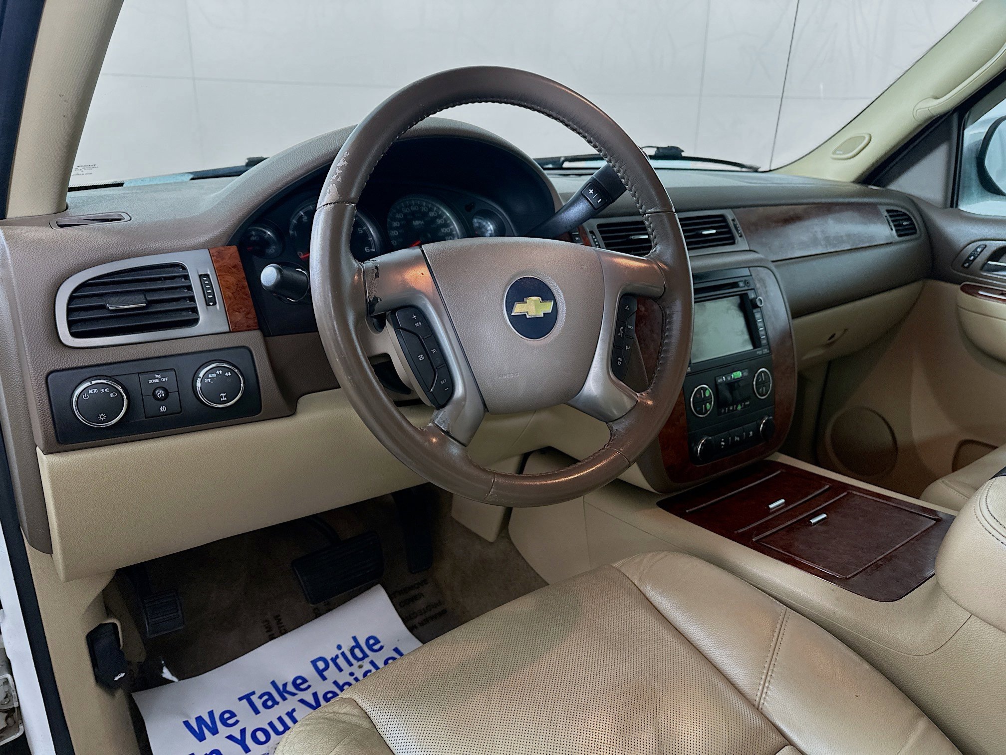 Used 2011 Chevrolet Avalanche LTZ image 9