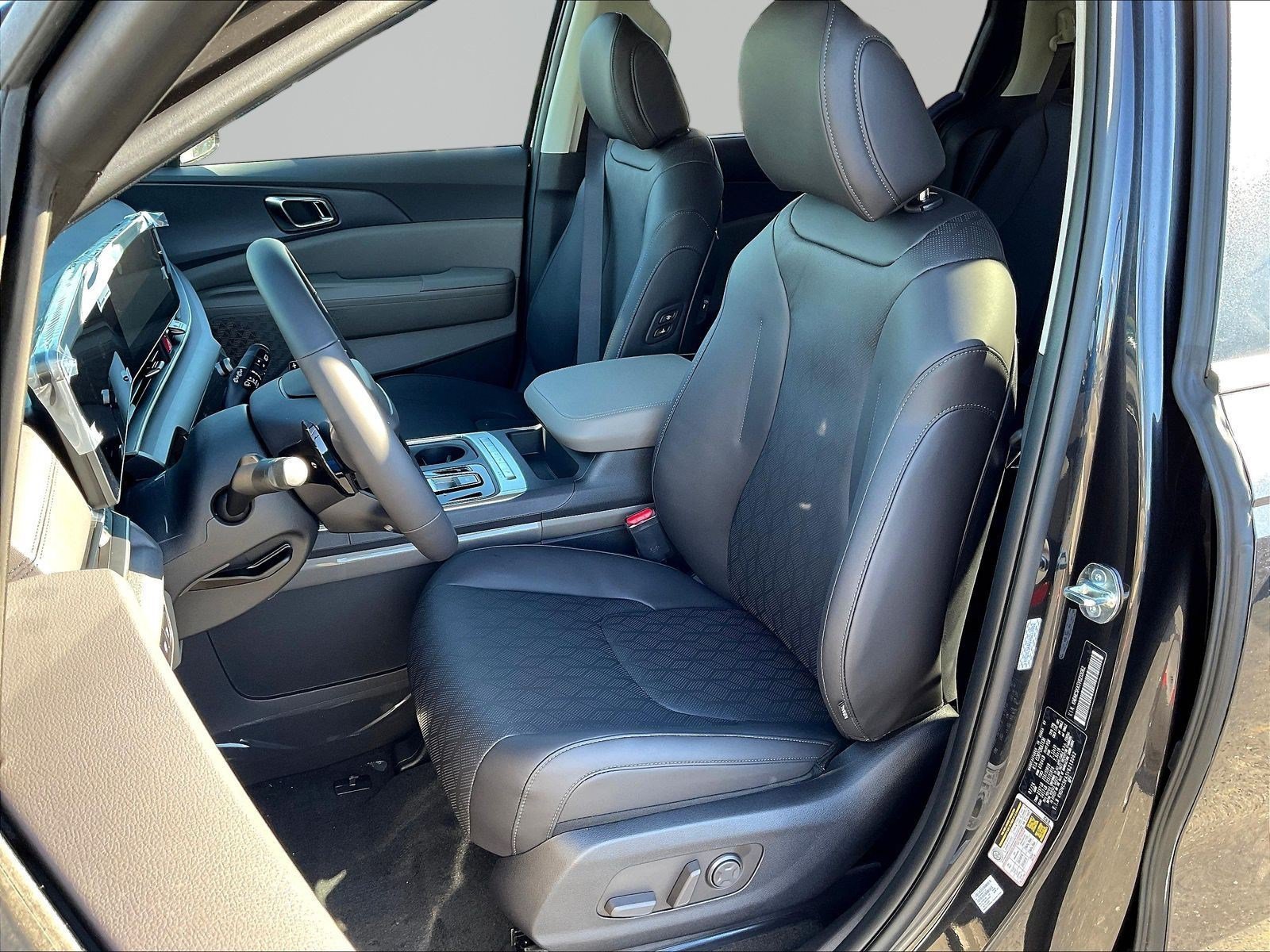 New 2027 Kia Carnival EX FWD image 17