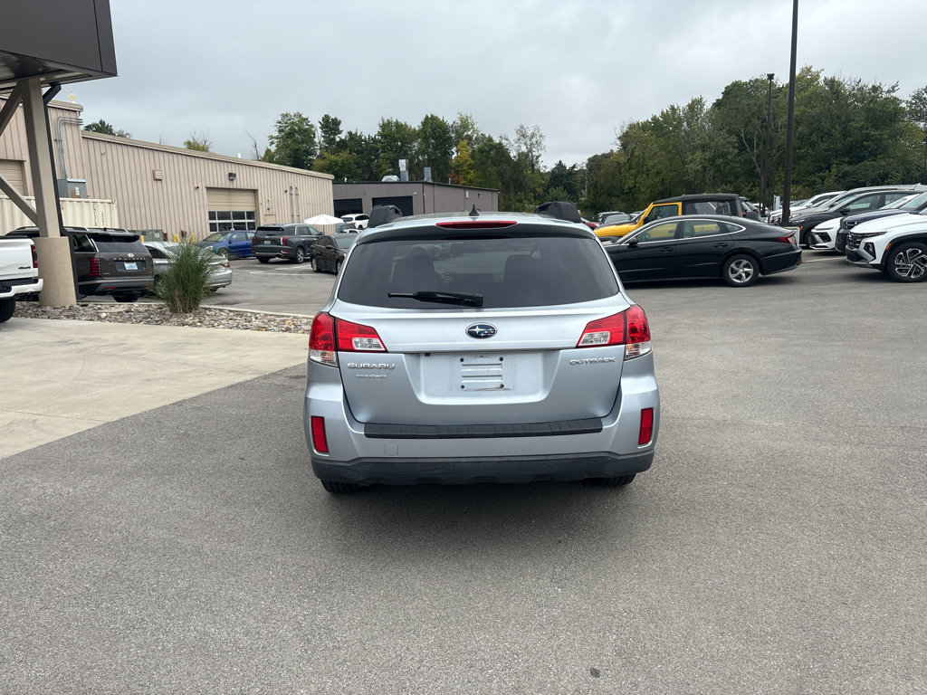 Used 2014 Subaru Outback 2.5i Limited w/ Moonroof Package AWD/4WD image 6