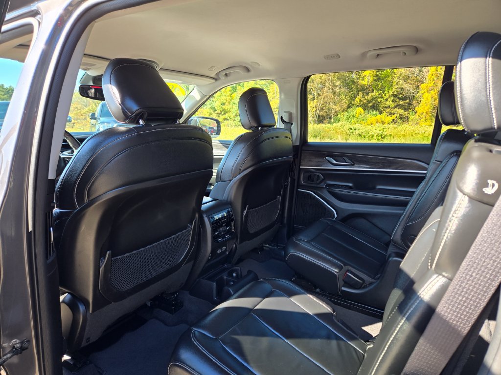 Used 2022 Jeep Grand Cherokee L Limited AWD/4WD image 16
