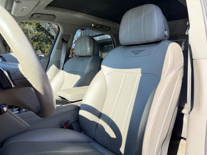 Used 2019 Bentley Bentayga image 11