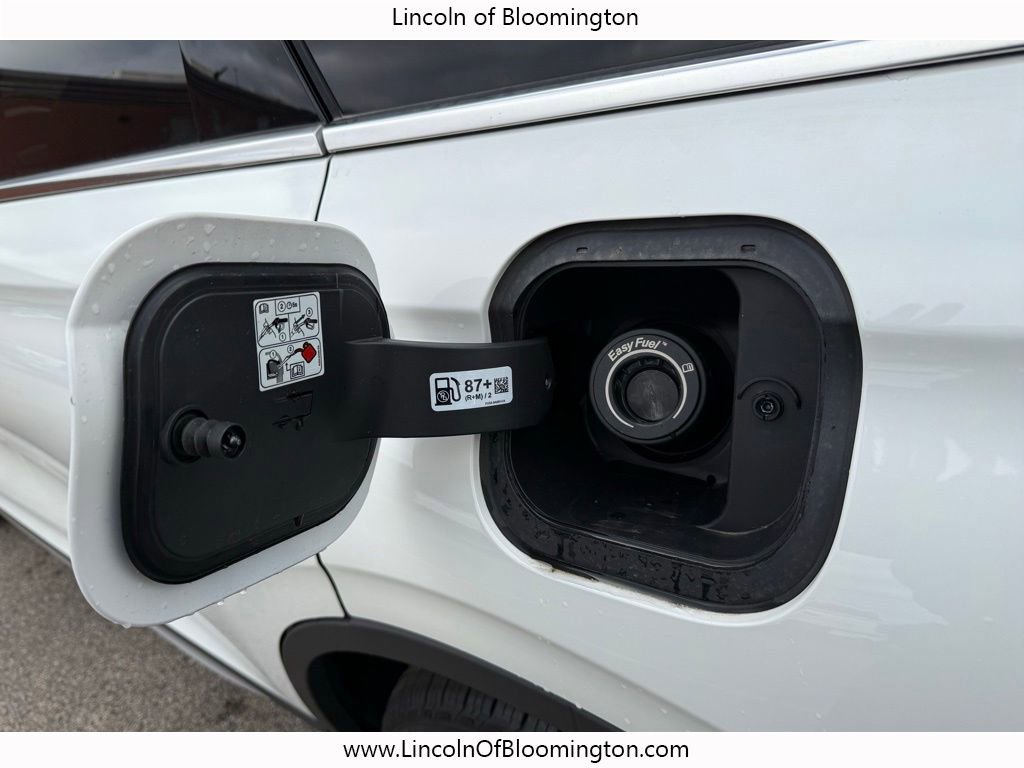 New 2025 Lincoln Corsair Reserve w/ Towing Package image 12