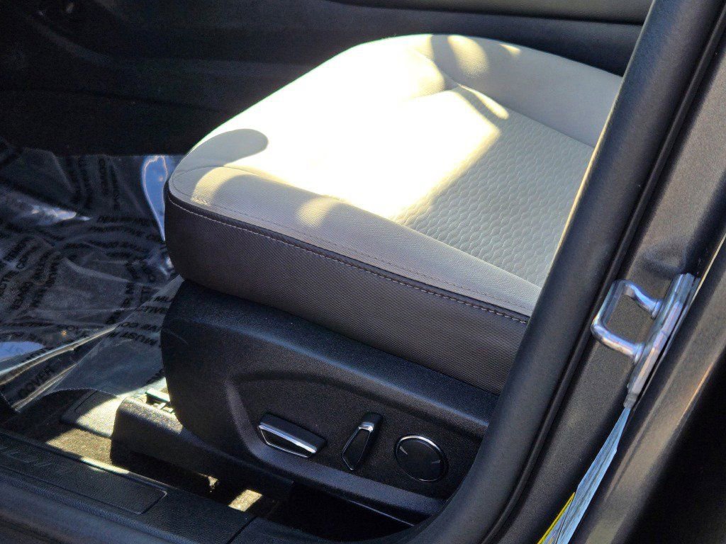 Used 2020 Ford Fusion SE w/ Equipment Group 151A image 19