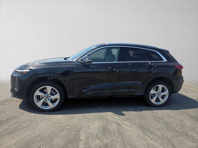 Used 2025 Audi Q5 Premium Plus w/ Premium Plus AWD/4WD image 6