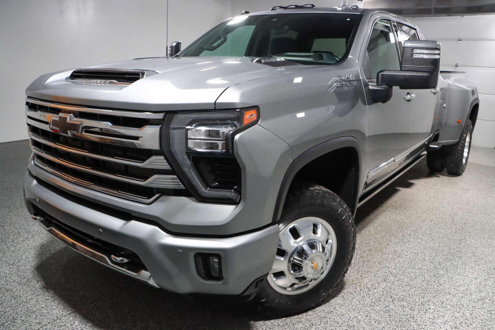 Used 2024 Chevrolet Silverado 3500 High Country w/ High Country Premium Package AWD/4WD image 35