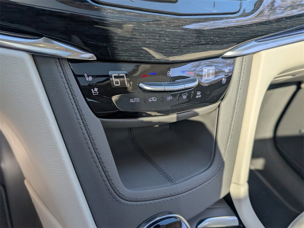 Used 2025 Cadillac XT6 Premium Luxury image 24