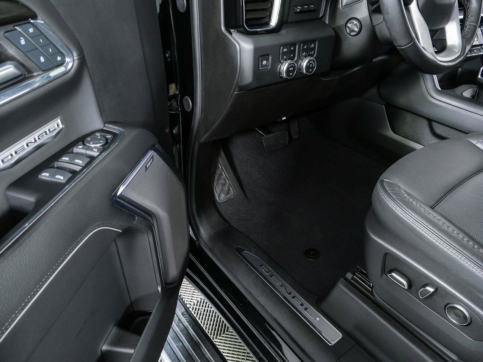 Used 2024 GMC Sierra 1500 Denali AWD/4WD image 12