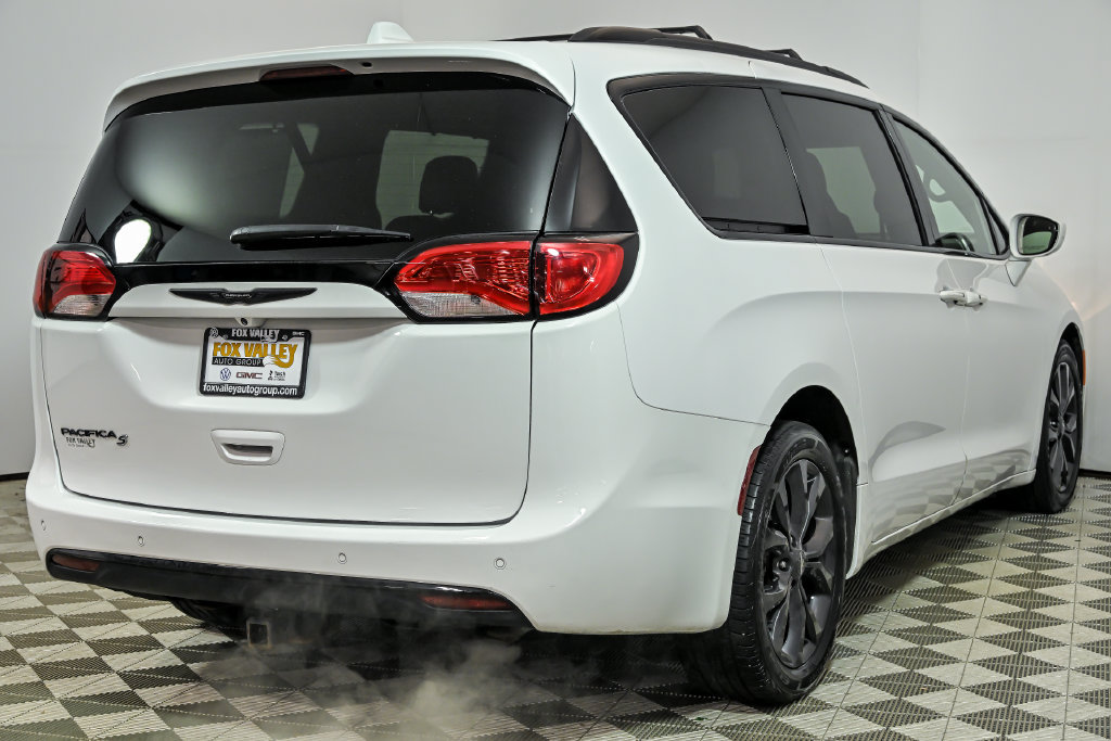 Used 2020 Chrysler Pacifica Touring-L Plus w/ S Appearance Package FWD image 8