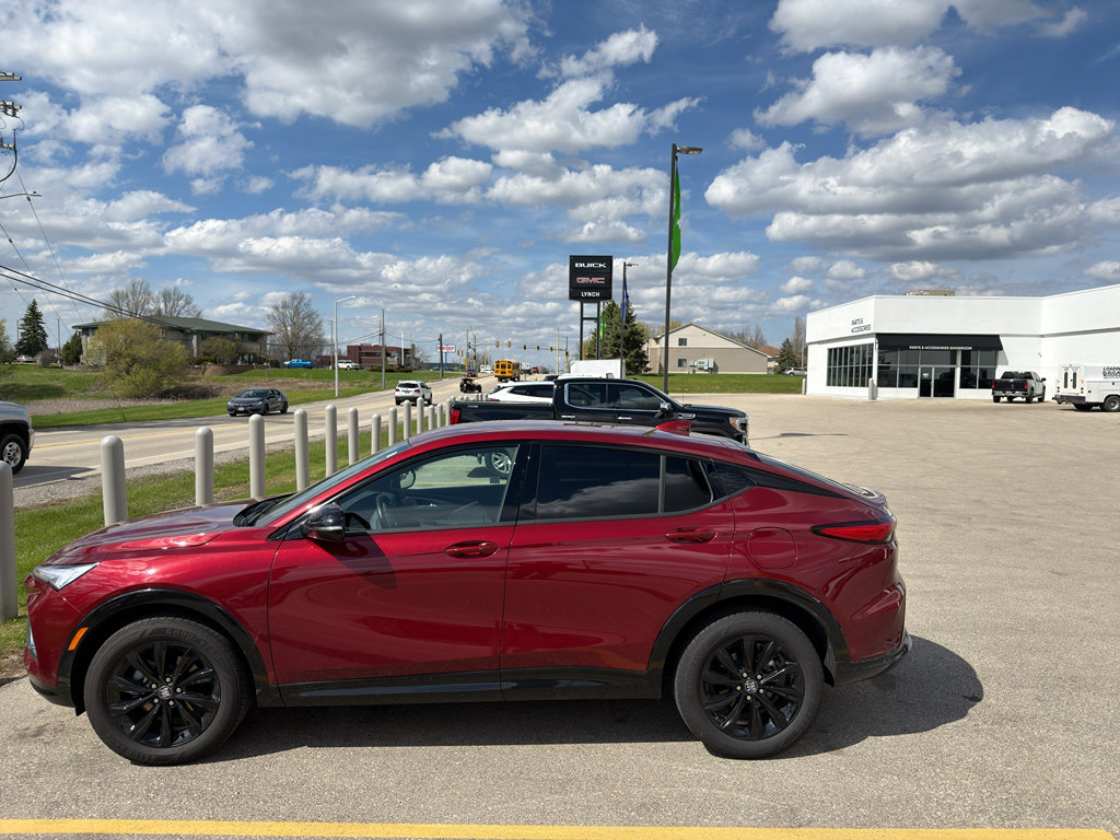 Used 2024 Buick Envista Sport Touring w/ Convenience I Package FWD image 2