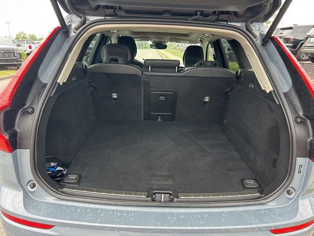 Used 2023 Volvo XC60 B5 Plus FWD image 11