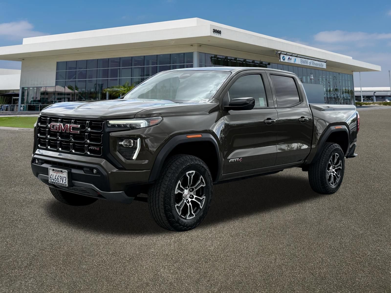 Used 2023 GMC Canyon AT4 w/ AT4 Premium Package AWD/4WD image 4
