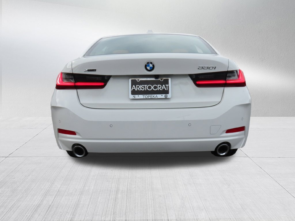Certified 2026 BMW 330i xDrive Sedan w/ Premium Package AWD/4WD image 33