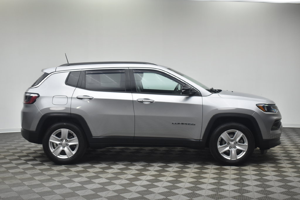 Used 2022 Jeep Compass Latitude FWD image 9